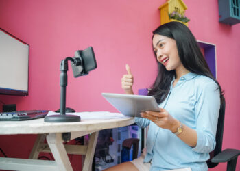 Menjadi seorang content creator adalah profesi yang banyak digemari saat ini.
