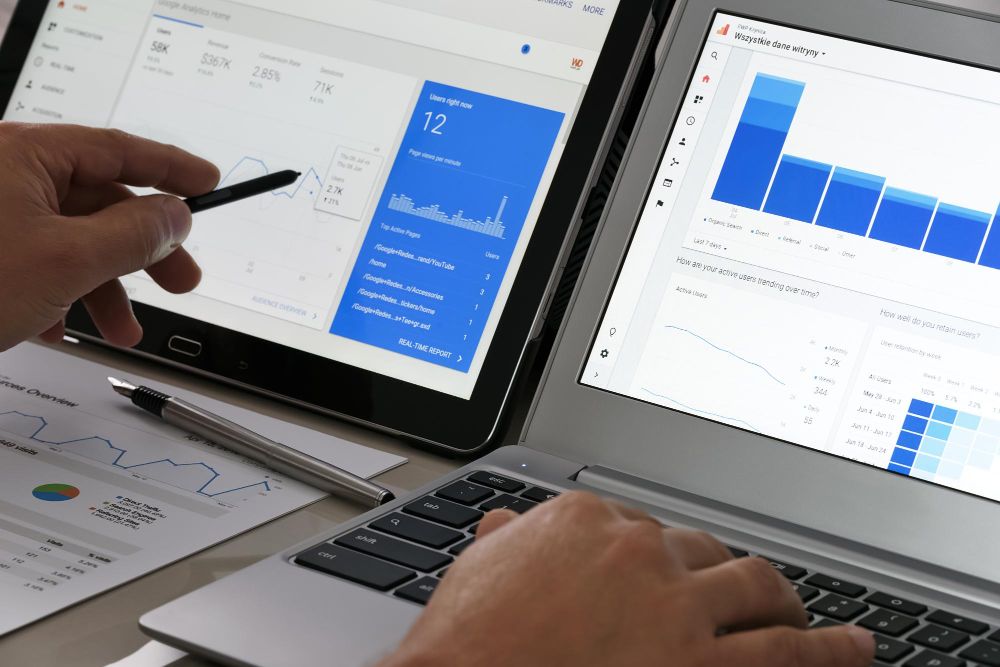 Conversion adalah keberhasilan dalam mendapatkan respons pengunjung terhadap Call to Action (CTA) yang telah dibuat di situs web atau platform lainnya.
