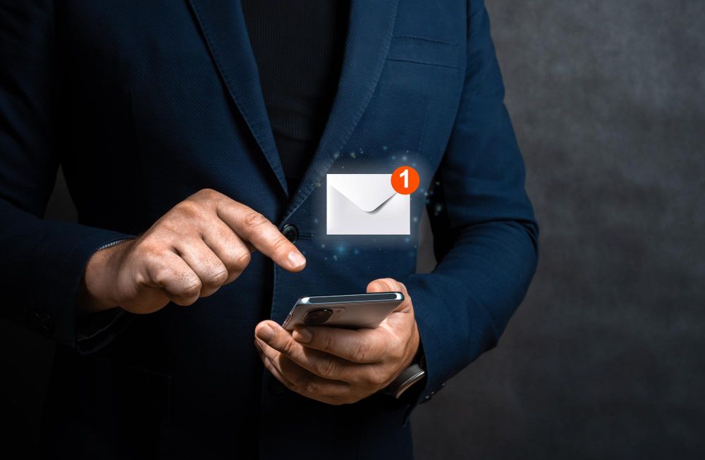 Perhatikan waktu pengiriman email agar tidak dianggap sebagai spam.