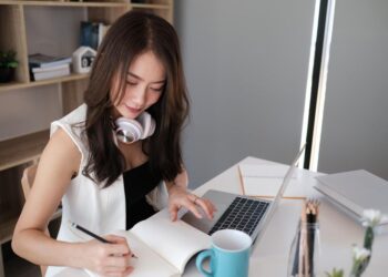 Profesi asisten virtual merupakan pekerjaan yang membutuhkan banyak skill dan kemampuan.