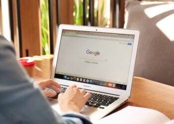 Google AdWords menyediakan fitur lengkap dengan biaya yang relatif terjangkau bagi bisnis
