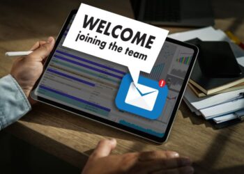 Welcome email yang dibuat dengan unik dapat meningkatkan ketertarikan konsumen terhadap produk yang ditawarkan.