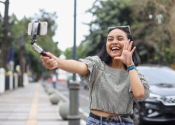 Pelajari cara mencari KOL melalui studi kasus sukses, seperti kerja sama antara Tokopedia dan BTS, untuk meningkatkan kampanyemu!