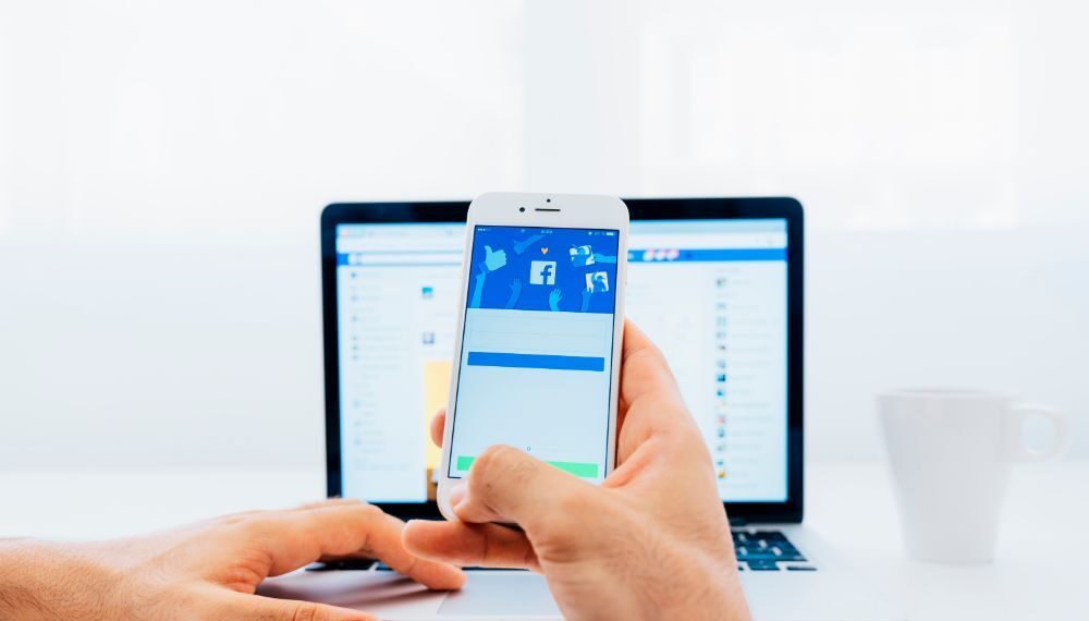 Cara melihat iklan kompetitor di Facebook dengan ads library