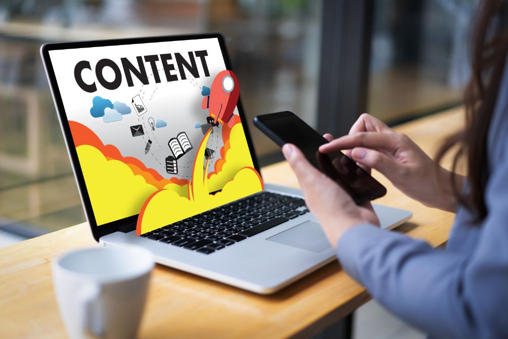 Evergreen content adalah konten yang tetap relevan dalam jangka waktu yang panjang